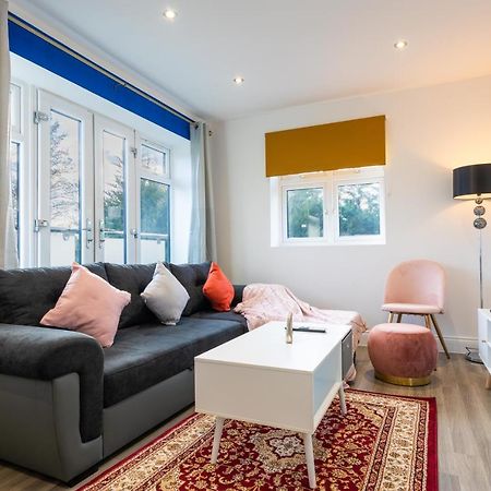 Hatfield Haven - Modern 2-Bed Retreat Near Uni, Business Park & City Center, Free Parking, Big Savings On Longer Stays المظهر الخارجي الصورة