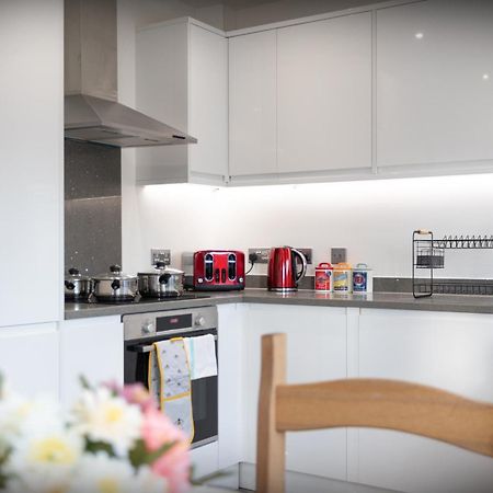 Hatfield Haven - Modern 2-Bed Retreat Near Uni, Business Park & City Center, Free Parking, Big Savings On Longer Stays المظهر الخارجي الصورة